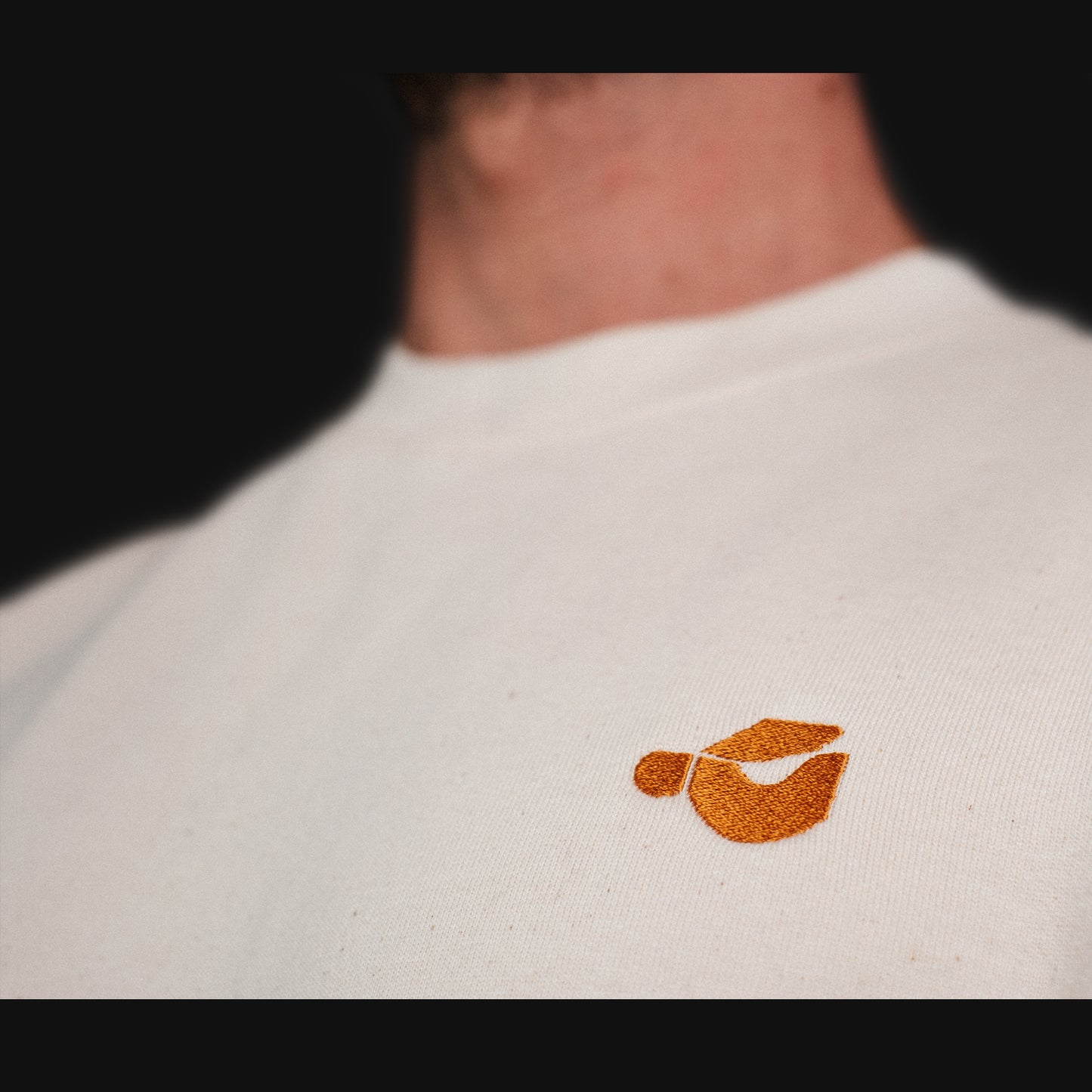 Protect me - Kunstdruck auf Sweatshirt (Natural Raw)